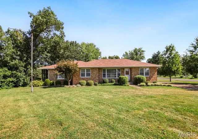 Photo 3 of Single family home for sale at 996 W Springfield Rd, Sullivan, MO 63080 | MLS# MIS26060472 | Listing updated on 2026-09-18