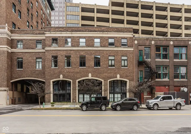 Photo 2 of Condo for sale at 350 N Meridian St #A303, Indianapolis, IN 46204 | MLS# 22085919 | Listing updated on 2026-09-16