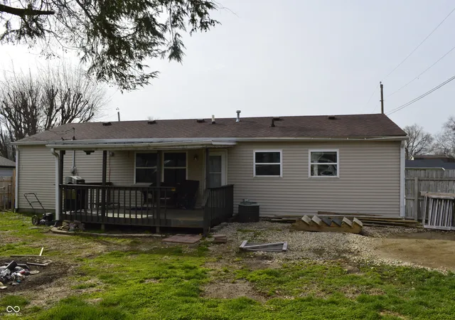 Photo 2 of Single family home for sale at 31 Fairlane Dr, Mooresville, IN 46158 | MLS# 22090469 | Listing updated on 2026-09-16