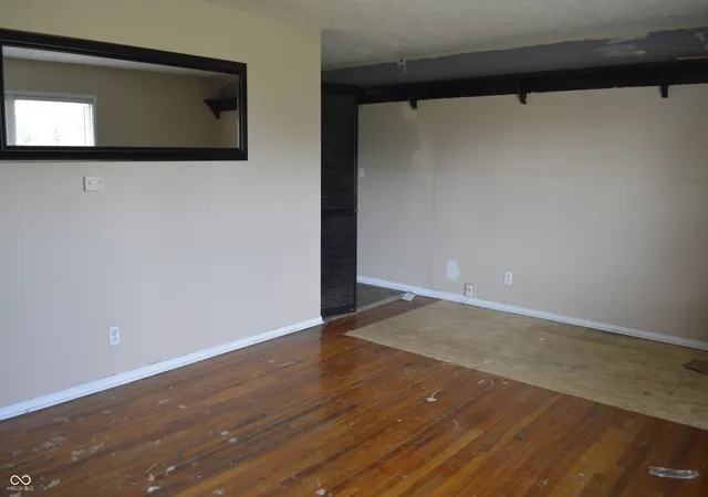 Photo 3 of Single family home for sale at 31 Fairlane Dr, Mooresville, IN 46158 | MLS# 22090469 | Listing updated on 2026-09-16