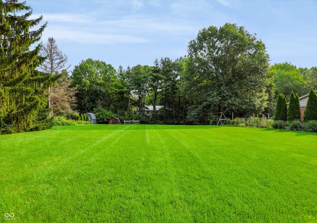 Photo 3 of Sale Pending at 5293 Green Hills Dr, Brownsburg, IN 46112 | MLS# 22093935 | Listing updated on 2026-09-16