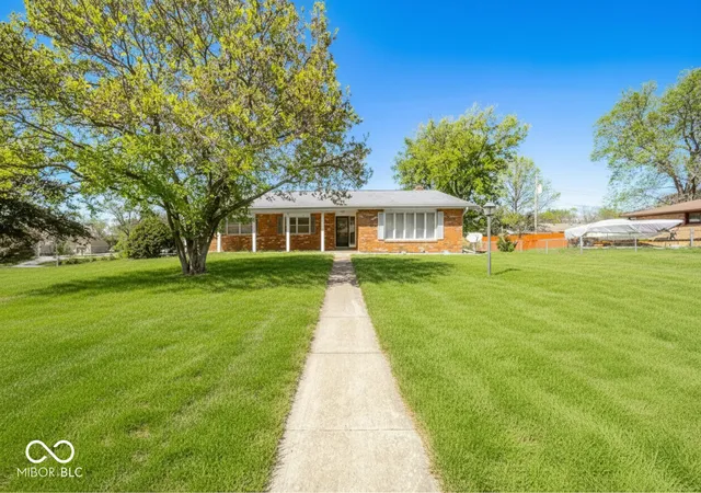 Photo 2 of Sale Pending at 1016 Brunswick Way, Anderson, IN 46012 | MLS# 22097073 | Listing updated on 2026-09-30