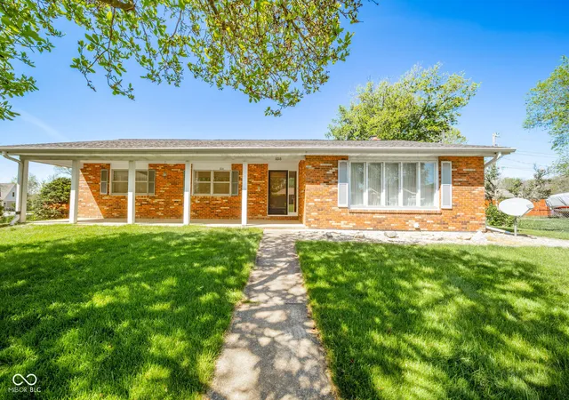 Photo 3 of Sale Pending at 1016 Brunswick Way, Anderson, IN 46012 | MLS# 22097073 | Listing updated on 2026-09-30
