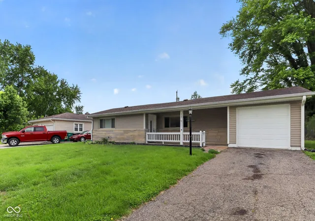 Photo 2 of Single family home for sale at 322 Meadow Ln, Plainfield, IN 46168 | MLS# 22099855 | Listing updated on 2026-09-17