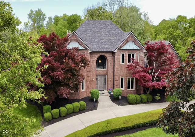 Photo 1 of Sale Pending at 152 Derbyshire Dr, Indianapolis, IN 46229 | MLS# 22100312 | Listing updated on 2026-09-24