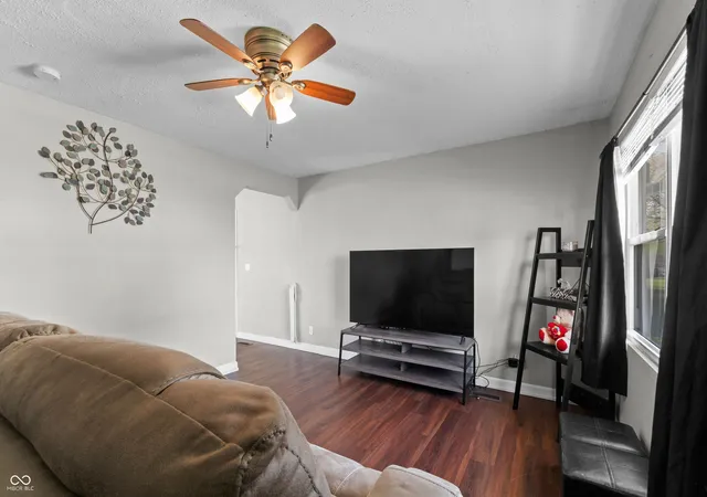Photo 2 of Sale Pending at 2901 N Routiers Ave, Indianapolis, IN 46219 | MLS# 22100455 | Listing updated on 2026-09-08