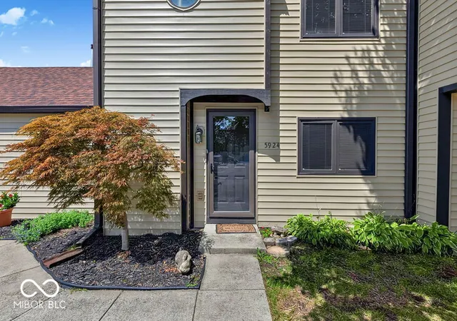 Photo 1 of Condo for sale at 5924 Highgate Cir E, Indianapolis, IN 46250 | MLS# 22100751 | Listing updated on 2026-09-16