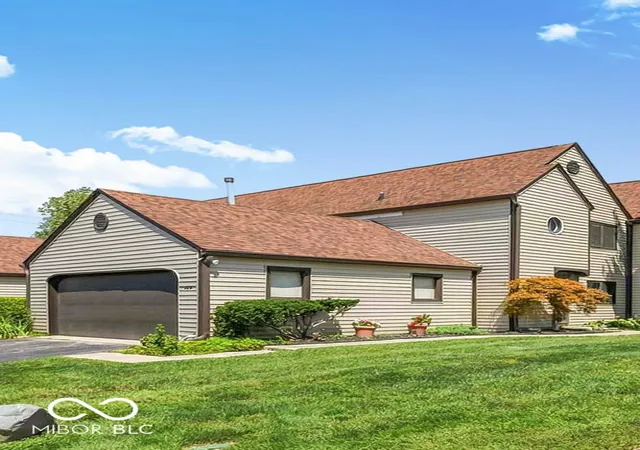 Photo 2 of Condo for sale at 5924 Highgate Cir E, Indianapolis, IN 46250 | MLS# 22100751 | Listing updated on 2026-09-16