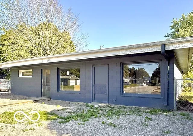 Photo 1 of Single family home for sale at 1505 E Wabash Ave, Crawfordsville, IN 47933 | MLS# 22101260 | Listing updated on 2026-09-16