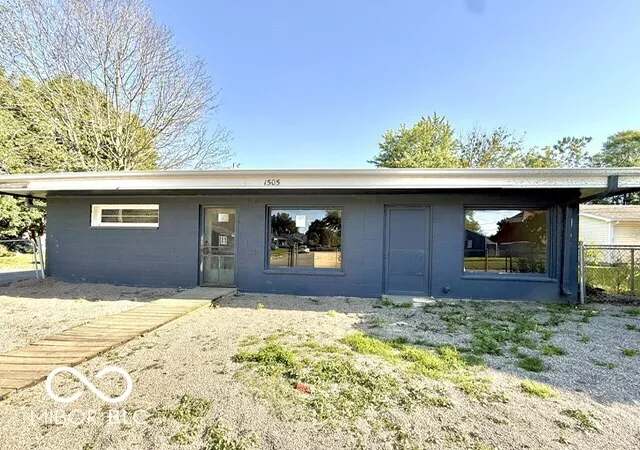 Photo 2 of Single family home for sale at 1505 E Wabash Ave, Crawfordsville, IN 47933 | MLS# 22101260 | Listing updated on 2026-09-16