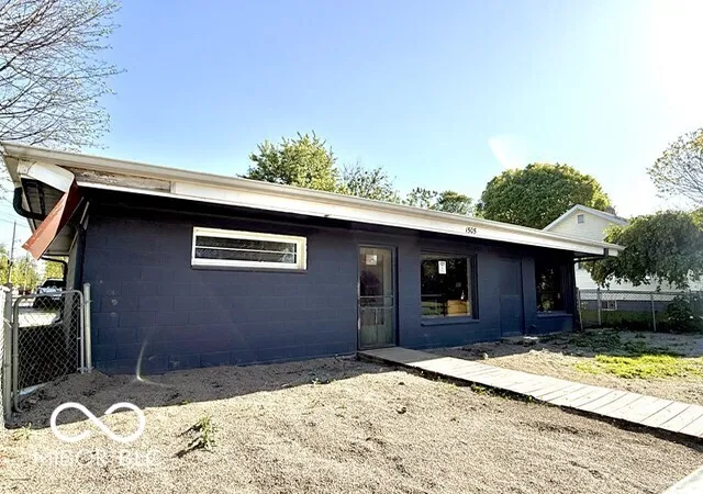 Photo 3 of Single family home for sale at 1505 E Wabash Ave, Crawfordsville, IN 47933 | MLS# 22101260 | Listing updated on 2026-09-16