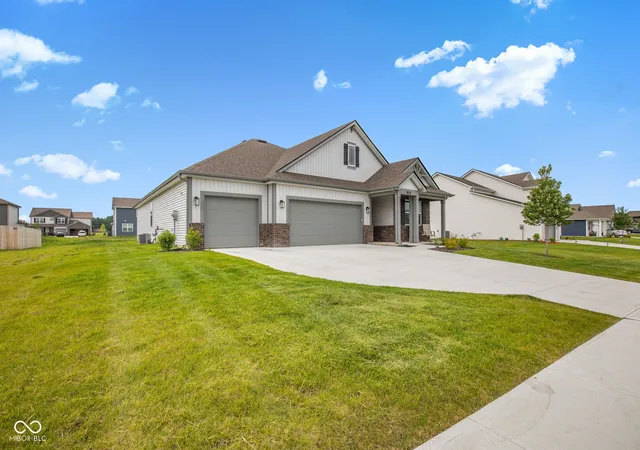 Photo 3 of Single family home for sale at 2280 Pine Valley Dr, Plainfield, IN 46168 | MLS# 22102889 | Listing updated on 2026-09-16