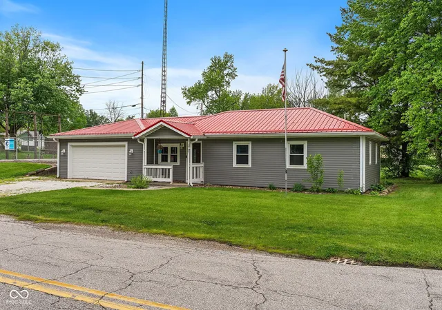 Photo 1 of Sale Pending at 1707 E Wabash Ave, Crawfordsville, IN 47933 | MLS# 22103056 | Listing updated on 2026-09-17