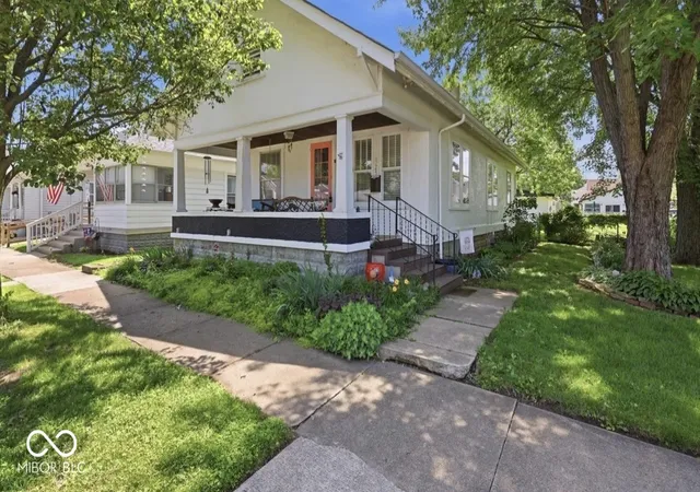 Photo 2 of Sale Pending at 525 W Mechanic St, Shelbyville, IN 46176 | MLS# 22104196 | Listing updated on 2026-09-16