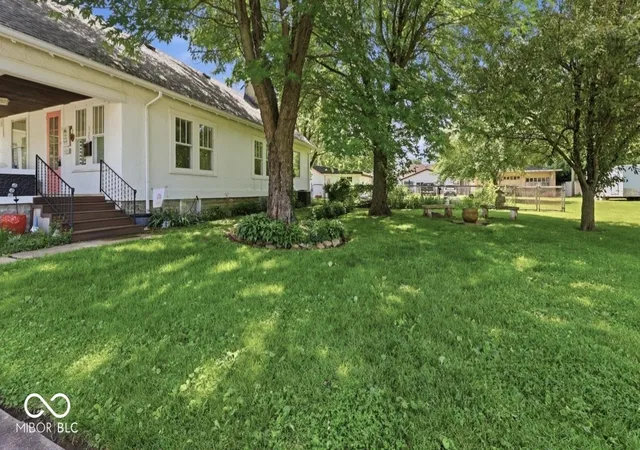 Photo 3 of Sale Pending at 525 W Mechanic St, Shelbyville, IN 46176 | MLS# 22104196 | Listing updated on 2026-09-16