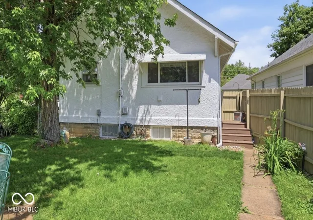 Photo 4 of Sale Pending at 525 W Mechanic St, Shelbyville, IN 46176 | MLS# 22104196 | Listing updated on 2026-09-16