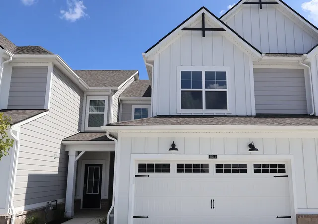 Townhouse for sale at 11244 Hobbsbrook Dr, Noblesville, IN 46060 | MLS# 22104238