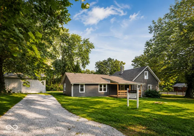 Photo 1 of Single family home for sale at 7800 S Mooresville Rd, Indianapolis, IN 46183 | MLS# 22104264 | Listing updated on 2026-09-08