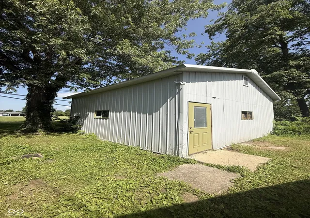 Photo 4 of Single family home for sale at 7800 S Mooresville Rd, Indianapolis, IN 46183 | MLS# 22104264 | Listing updated on 2026-09-08