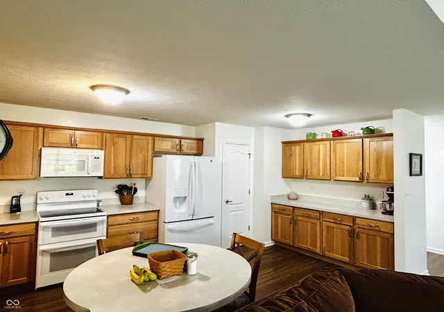 Photo 4 of Sale Pending at 1721 Senior Ct, Shelbyville, IN 46176 | MLS# 22105263 | Listing updated on 2026-09-27