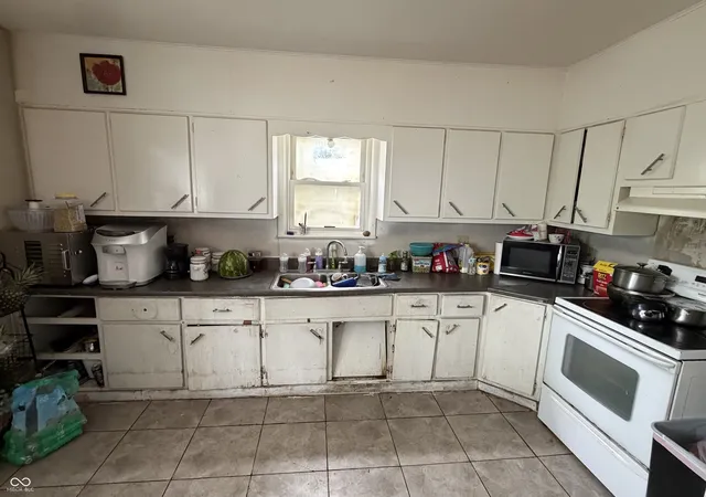 Photo 4 of Sale Pending at 3715 Rockville Rd, Indianapolis, IN 46222 | MLS# 22106226 | Listing updated on 2026-09-16