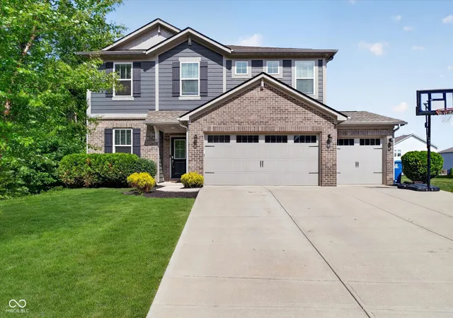 Photo 2 of Sale Pending at 9863 Gaylen Ct, Fishers, IN 46040 | MLS# 22106260 | Listing updated on 2026-09-08