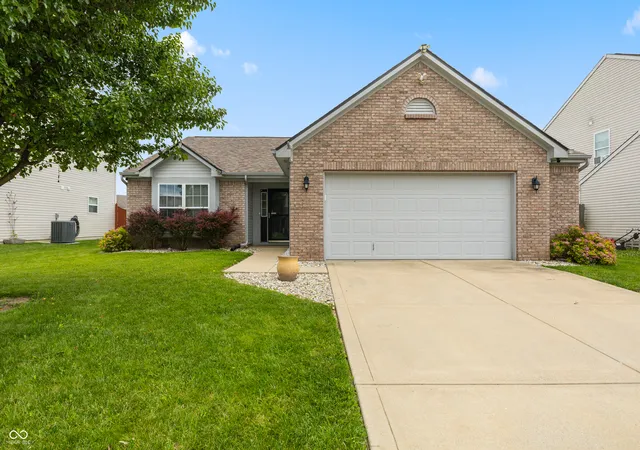 Photo 1 of Single family home for sale at 3463 Enclave Ln, Greenwood, IN 46143 | MLS# 22106341 | Listing updated on 2026-09-17