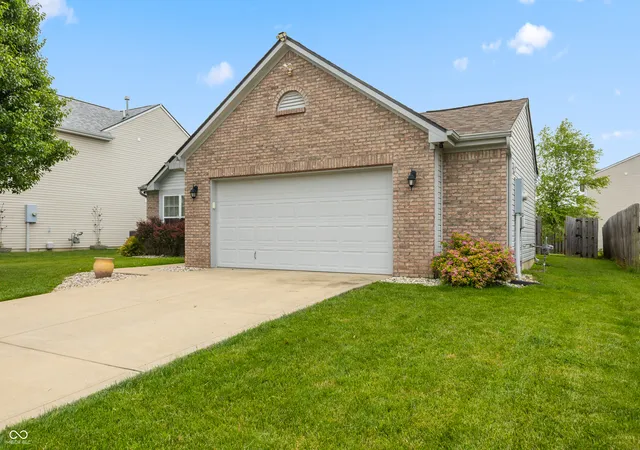 Photo 2 of Single family home for sale at 3463 Enclave Ln, Greenwood, IN 46143 | MLS# 22106341 | Listing updated on 2026-09-17
