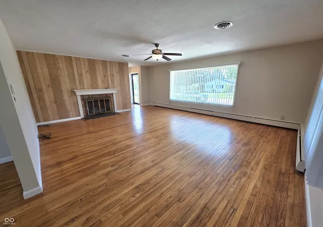 Photo 3 of Single family home for sale at 1141 Sugar Hl Dr, Rushville, IN 46173 | MLS# 22106561 | Listing updated on 2026-09-18