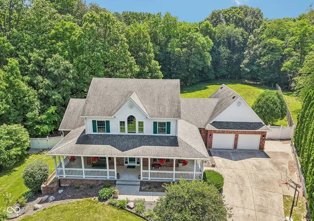 Photo 2 of Single family home for sale at 1061 W Cedar Ln, Crawfordsville, IN 47933 | MLS# 22106907 | Listing updated on 2026-09-16