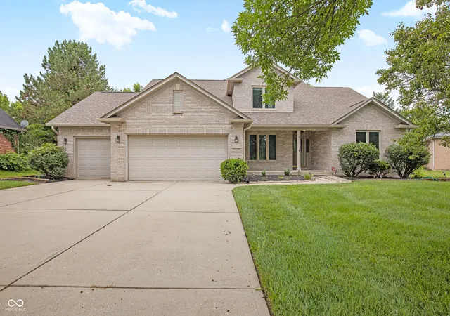 Photo 1 of Single family home for sale at 4015 Highland Park Dr, Greenwood, IN 46143 | MLS# 22107389 | Listing updated on 2026-09-18