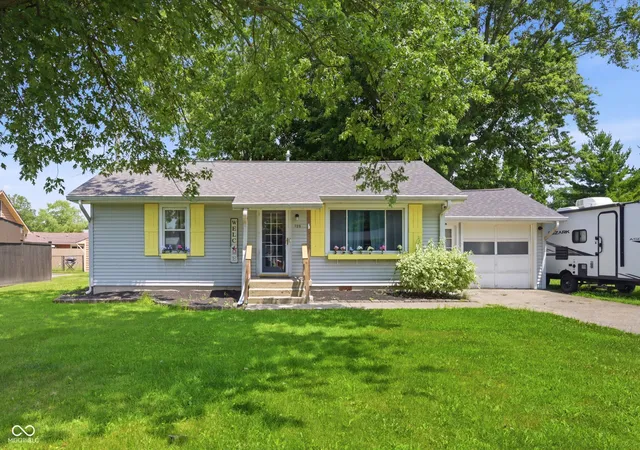 Single family home for sale at 725 Wilson St, Greenfield, IN 46140 | MLS# 22107583