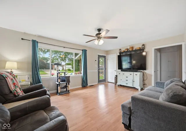 Photo 1 of Single family home for sale at 725 Wilson St, Greenfield, IN 46140 | MLS# 22107583 | Listing updated on 2026-09-24