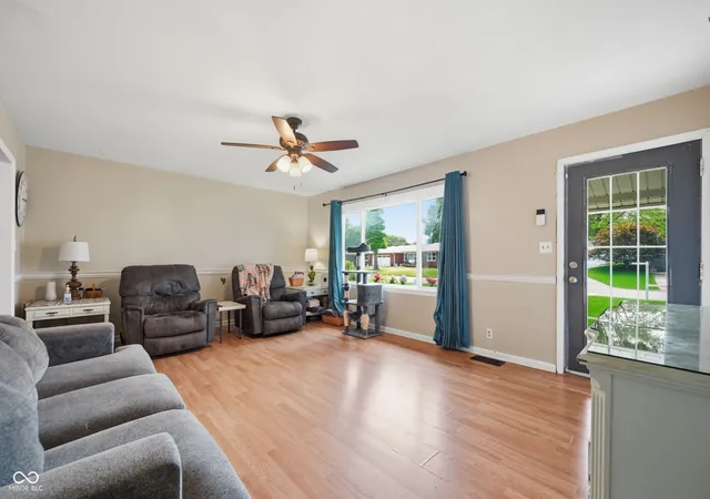 Photo 2 of Single family home for sale at 725 Wilson St, Greenfield, IN 46140 | MLS# 22107583 | Listing updated on 2026-09-24