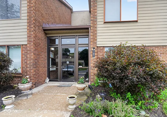 Photo 2 of Condo for sale at 101 Knoll Ct #A, Noblesville, IN 46062 | MLS# 22107772 | Listing updated on 2026-09-25