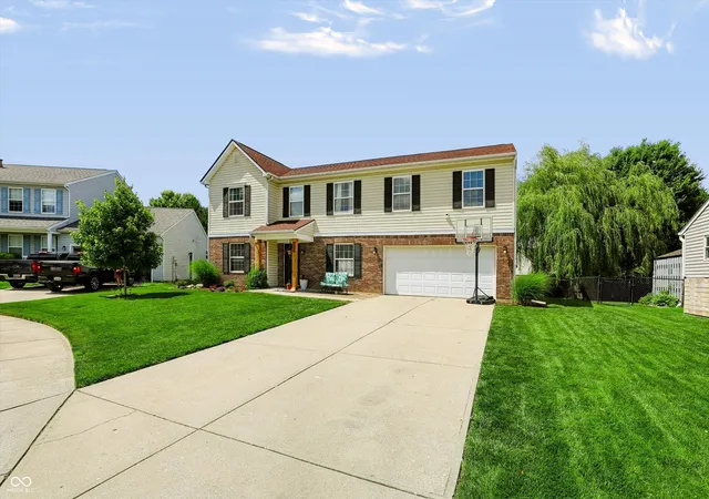 Photo 3 of Single family home for sale at 6808 Harriet Dr, Indianapolis, IN 46237 | MLS# 22107821 | Listing updated on 2026-09-17