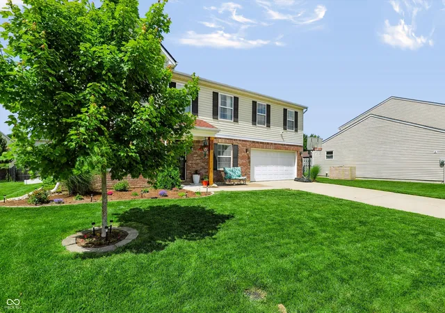 Photo 3 of Single family home for sale at 6808 Harriet Dr, Indianapolis, IN 46237 | MLS# 22107821 | Listing updated on 2026-09-17