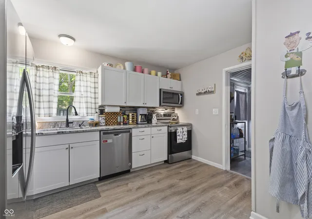 Photo 3 of Single family home for sale at 400 Orchard Ln, Greenwood, IN 46142 | MLS# 22108916 | Listing updated on 2026-09-18