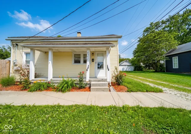 Photo 2 of Sale Pending at 621 W Central Ave, Greensburg, IN 47240 | MLS# 22109364 | Listing updated on 2026-09-29