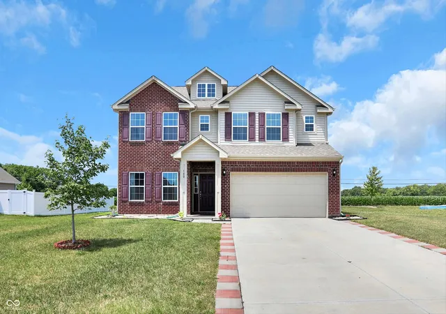 Photo 1 of Single family home for sale at 180 Blue Lace Dr, Whiteland, IN 46184 | MLS# 22109940 | Listing updated on 2026-09-16