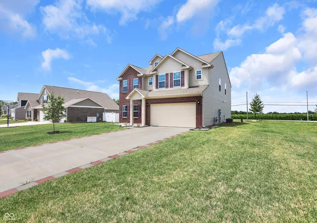 Photo 3 of Single family home for sale at 180 Blue Lace Dr, Whiteland, IN 46184 | MLS# 22109940 | Listing updated on 2026-09-16