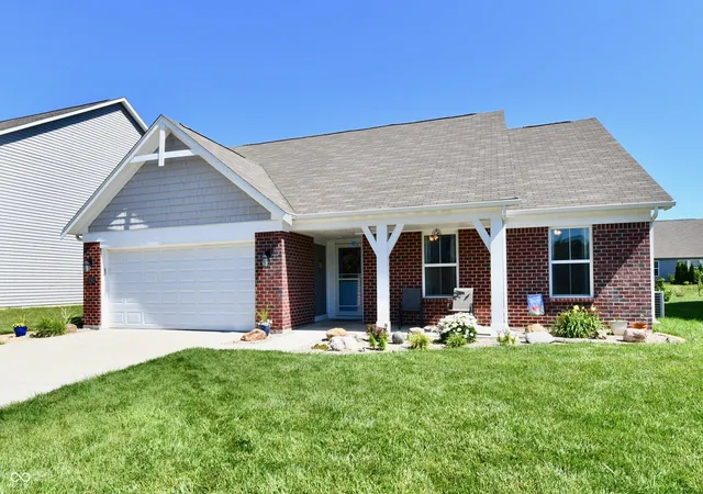 Photo 2 of Sale Pending at 3742 Highgate Ct, Indianapolis, IN 46237 | MLS# 22110143 | Listing updated on 2026-09-16