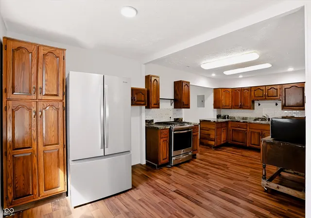 Photo 3 of Sale Pending at 186 N 8th Avenue, Beech Grove, IN 46107 | MLS# 22110547 | Listing updated on 2026-09-28
