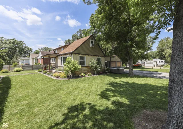 Photo 3 of Single family home for sale at 1532 E Markwood Ave, Indianapolis, IN 46227 | MLS# 22110753 | Listing updated on 2026-09-29