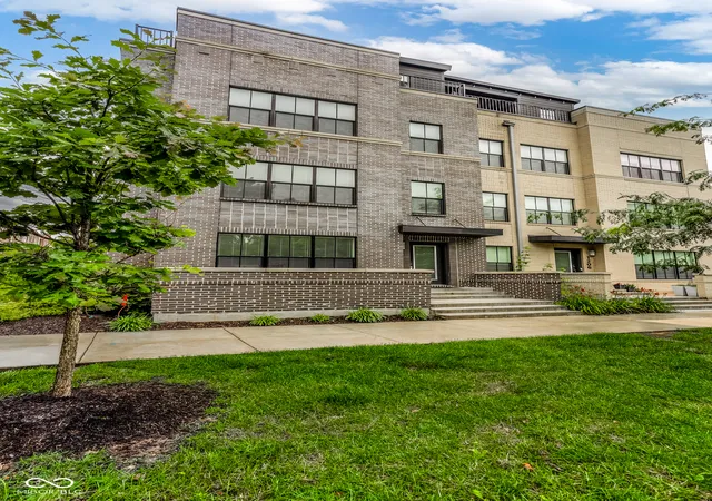 Photo 3 of Condo for sale at 1204 N Alabama St, Indianapolis, IN 46202 | MLS# 22111536 | Listing updated on 2026-09-16