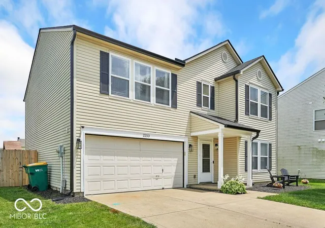 Photo 2 of Single family home for sale at 2253 Edgewater, Plainfield, IN 46168 | MLS# 22112465 | Listing updated on 2026-09-17