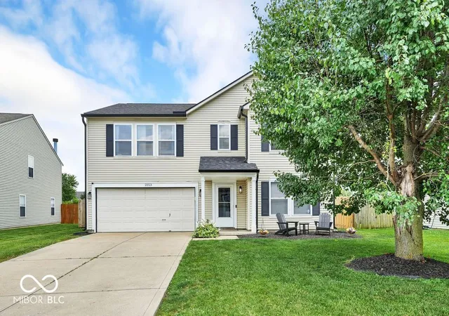 Photo 3 of Single family home for sale at 2253 Edgewater, Plainfield, IN 46168 | MLS# 22112465 | Listing updated on 2026-09-17