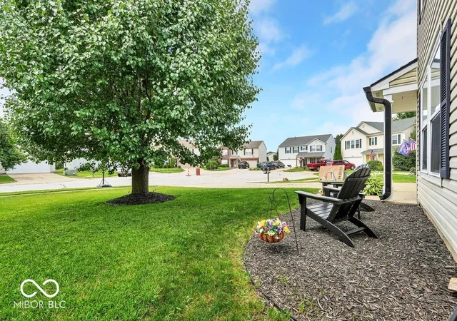Photo 3 of Single family home for sale at 2253 Edgewater, Plainfield, IN 46168 | MLS# 22112465 | Listing updated on 2026-09-17