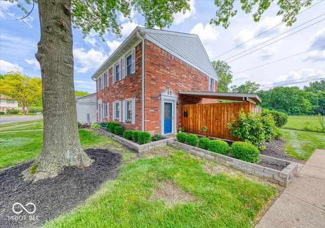 Photo 3 of Condo for sale at 2917 Country Ests Dr, Indianapolis, IN 46227 | MLS# 22112556 | Listing updated on 2026-09-16