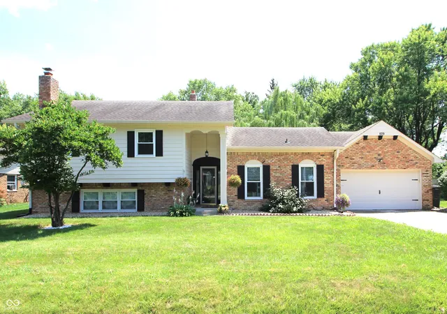 Single family home for sale at 609 W Banta Rd, Indianapolis, IN 46217 | MLS# 22112855